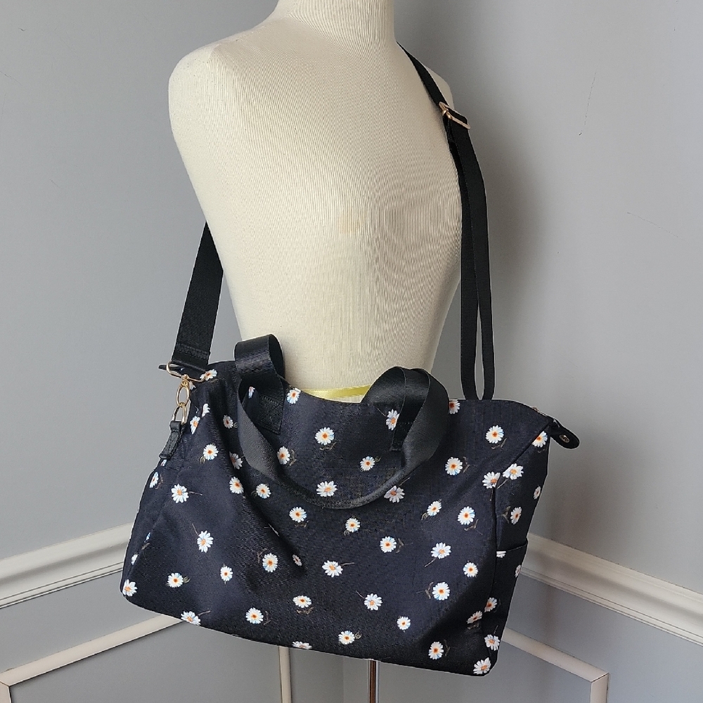 ALICE + OLIVIA Black Daisy Floral Canvas Weekender Travel Workout Duffle Bag‎